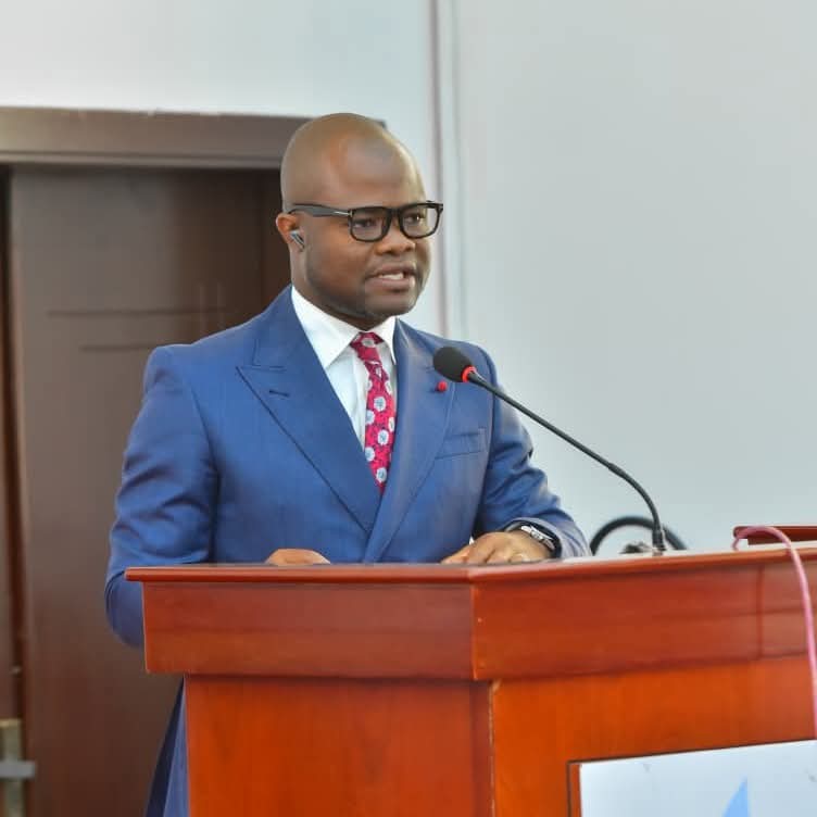 la proposition d'édit du député provincial Socrates Mubengaie sur la réglementation de la gestion des déchets domestiques à Kinshasa adoptée